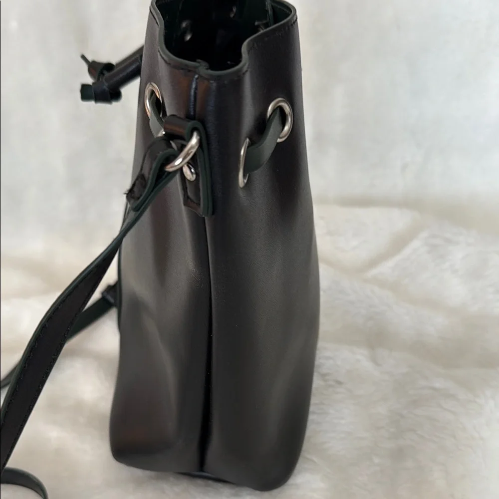 Urban Outfitters Black Barrel Bag Design